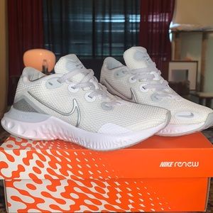 Brand New//Never worn// Nike White Renew sneakers